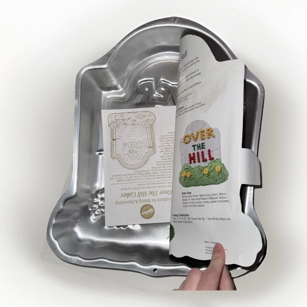 Wilton Over The Hill Tombstone Cake Pan 2105-1237 Vintage 1998 Gravestone RIP